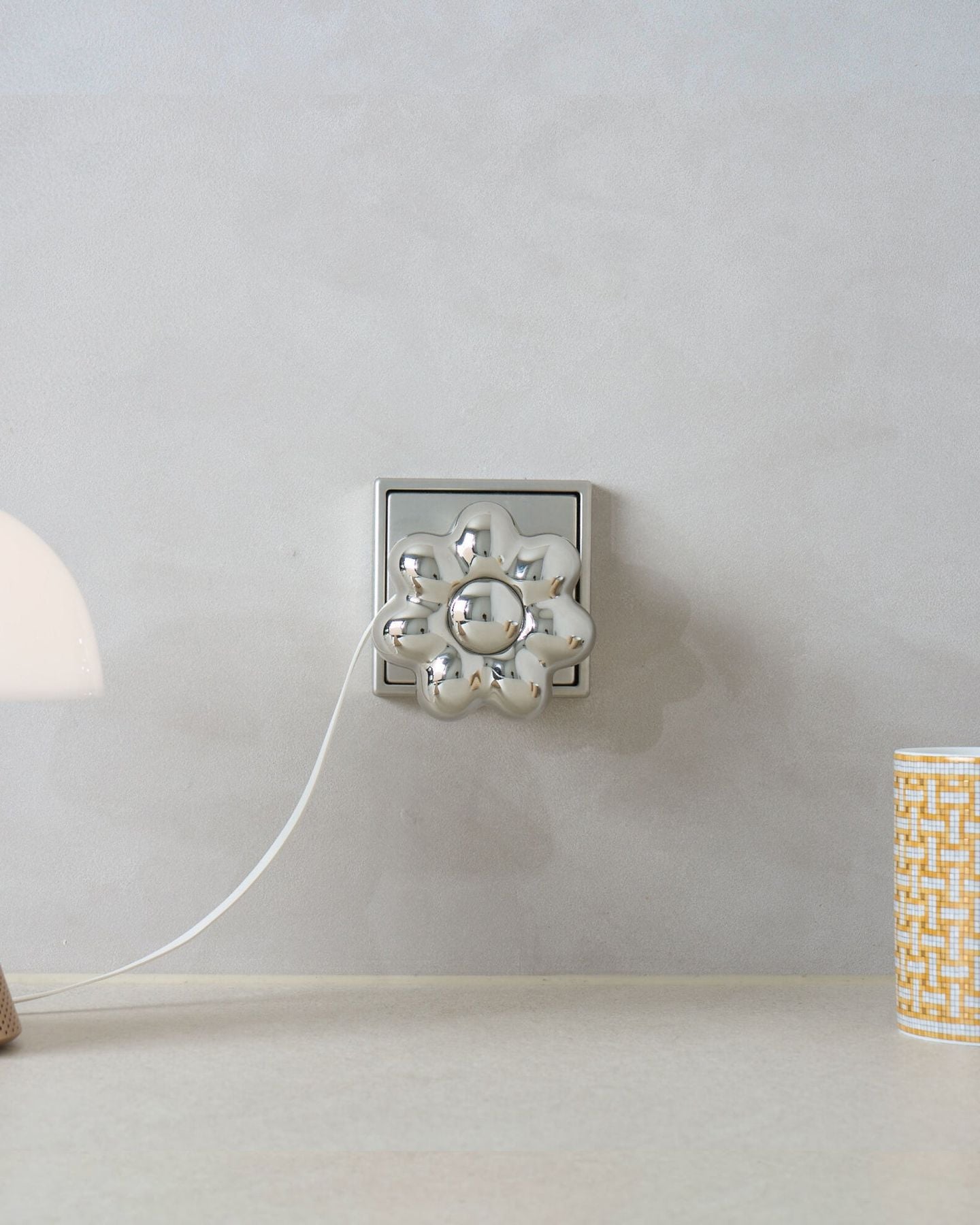 Flower object charger
