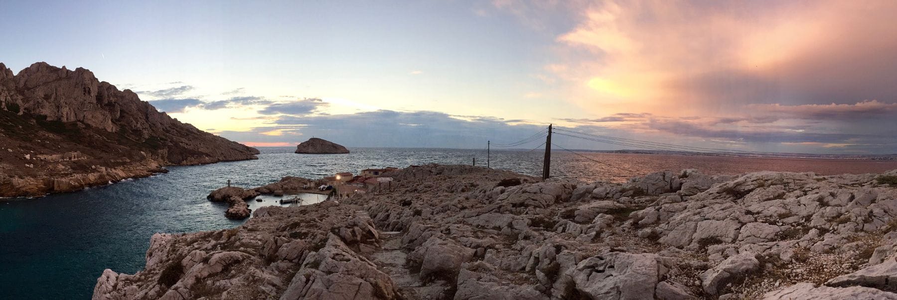 BEACH: La baie des signes