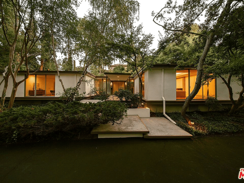 832 Canon Drive, Pasadena