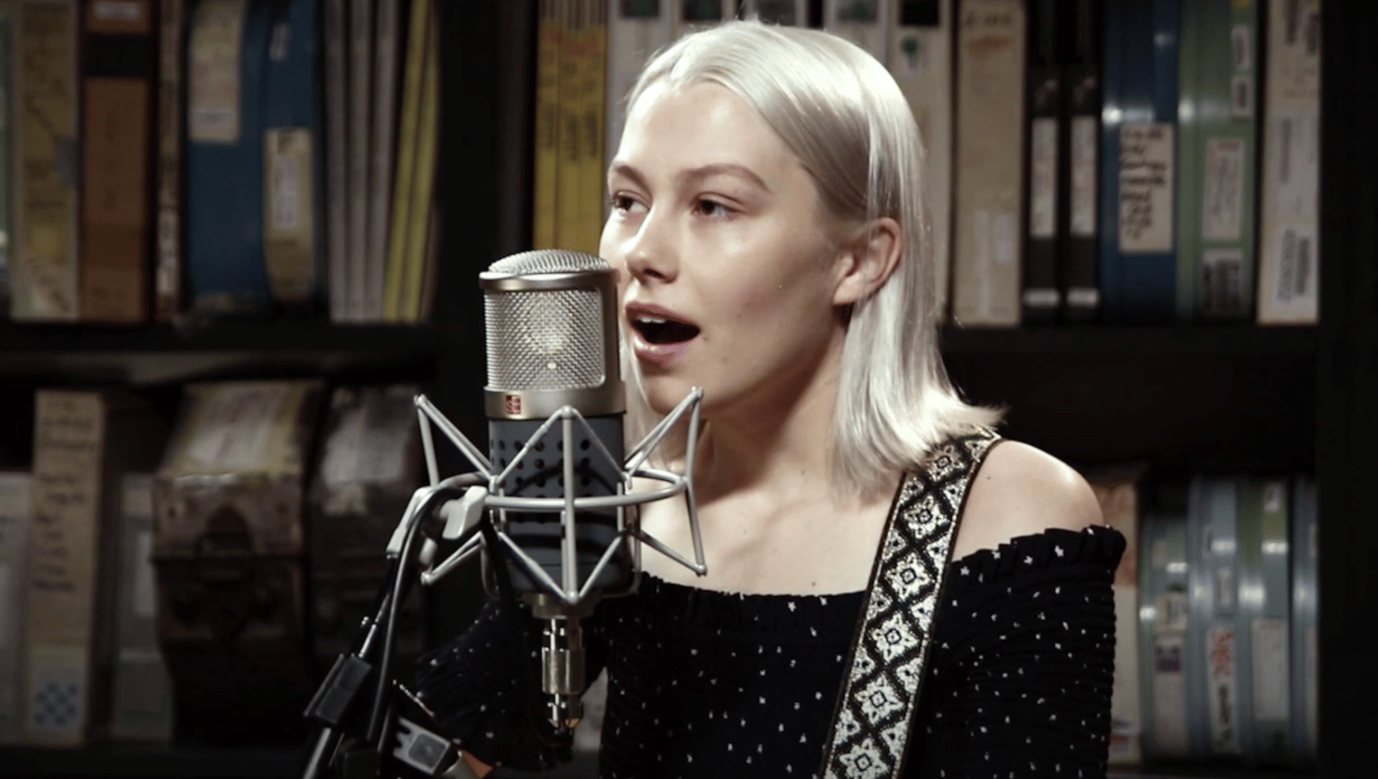 Phoebe Bridgers - Friday I'm In Love