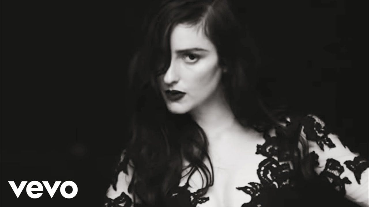 Banks - Beggin For Thread