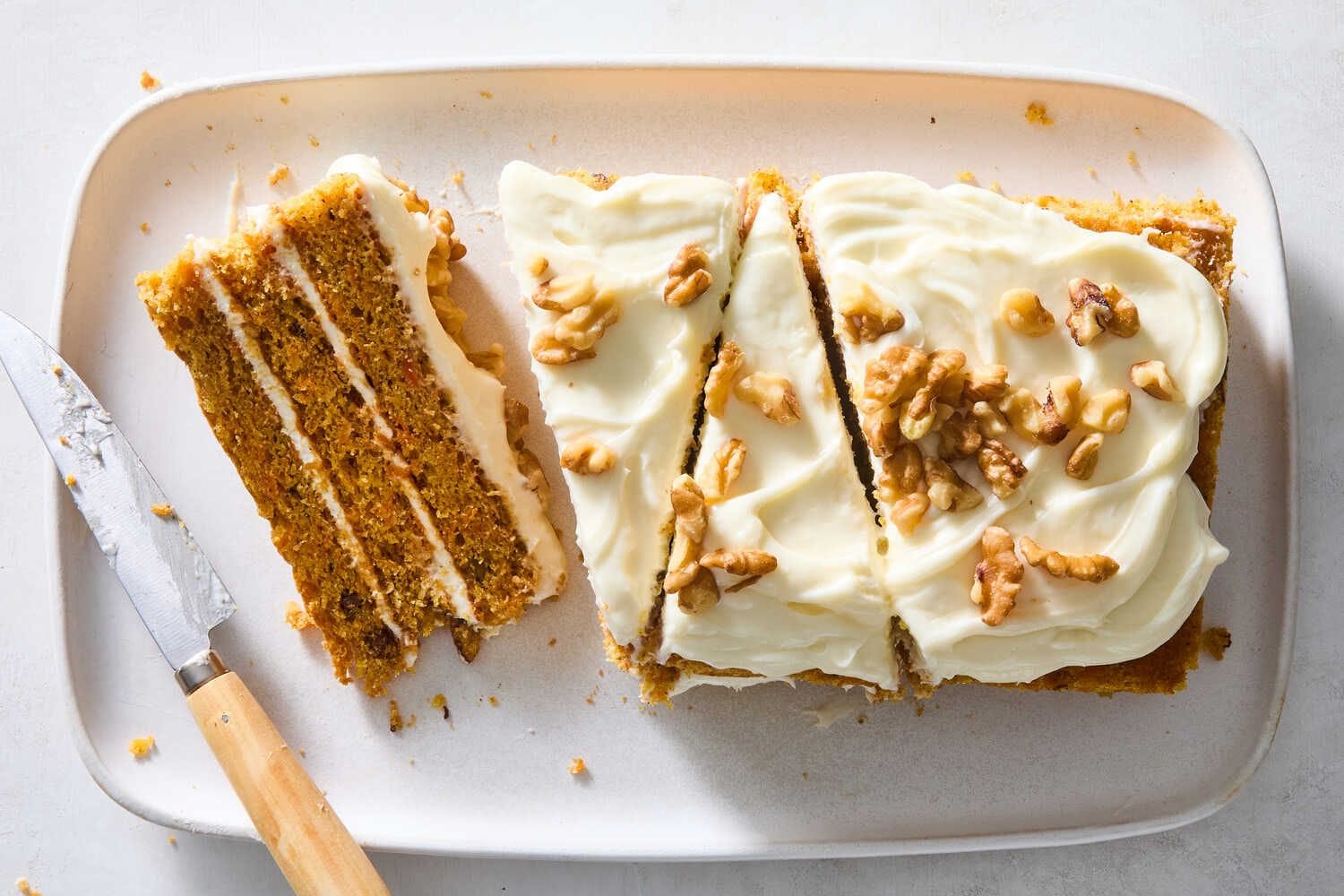 Easy Carrot Cake With Cream Cheese Frosting Recipe • 5★ • 50 min (plus 90 min resting and chilling)