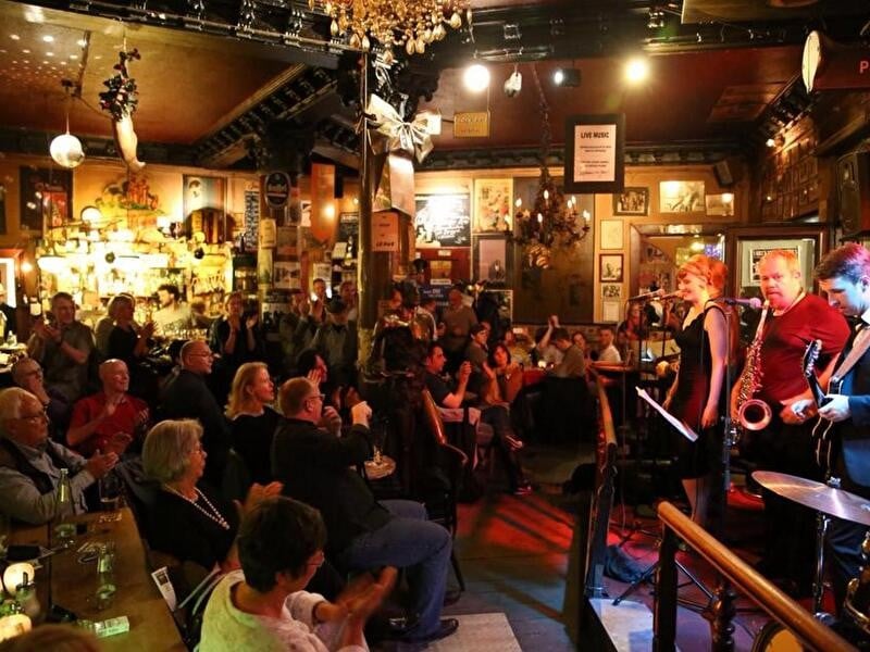 authentic german bar/restaurant with great live music