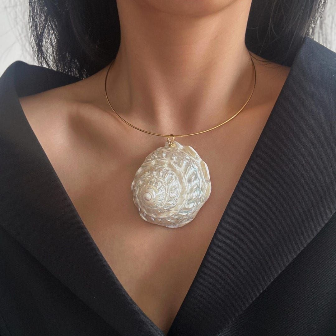Statement Real Sea Shell Wire Choker
