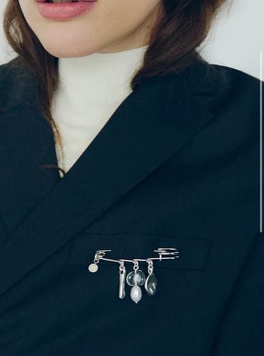 Trinket brooch