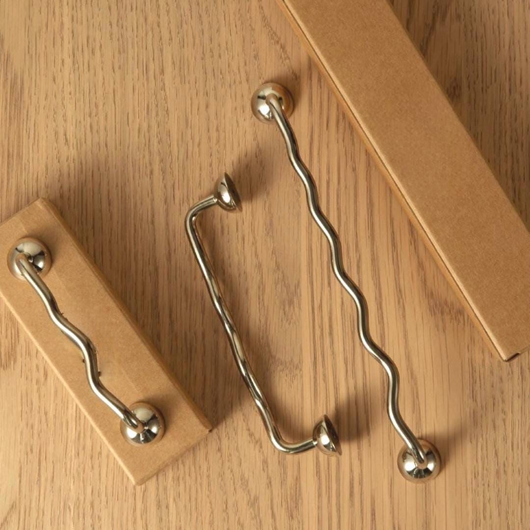 Wavy Handles