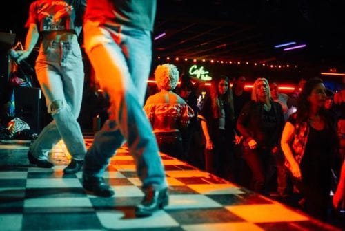 come meet me at queer line dancing