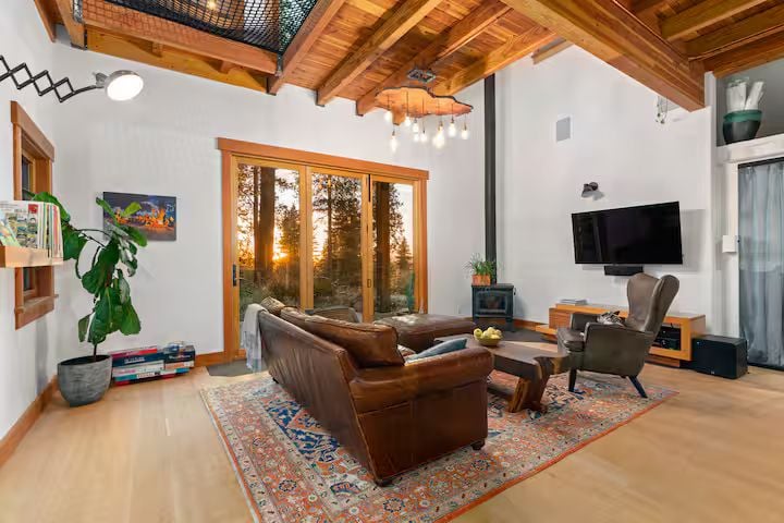 💎 Nevada City stay: Playful Mountain Sunset Escape Cabin