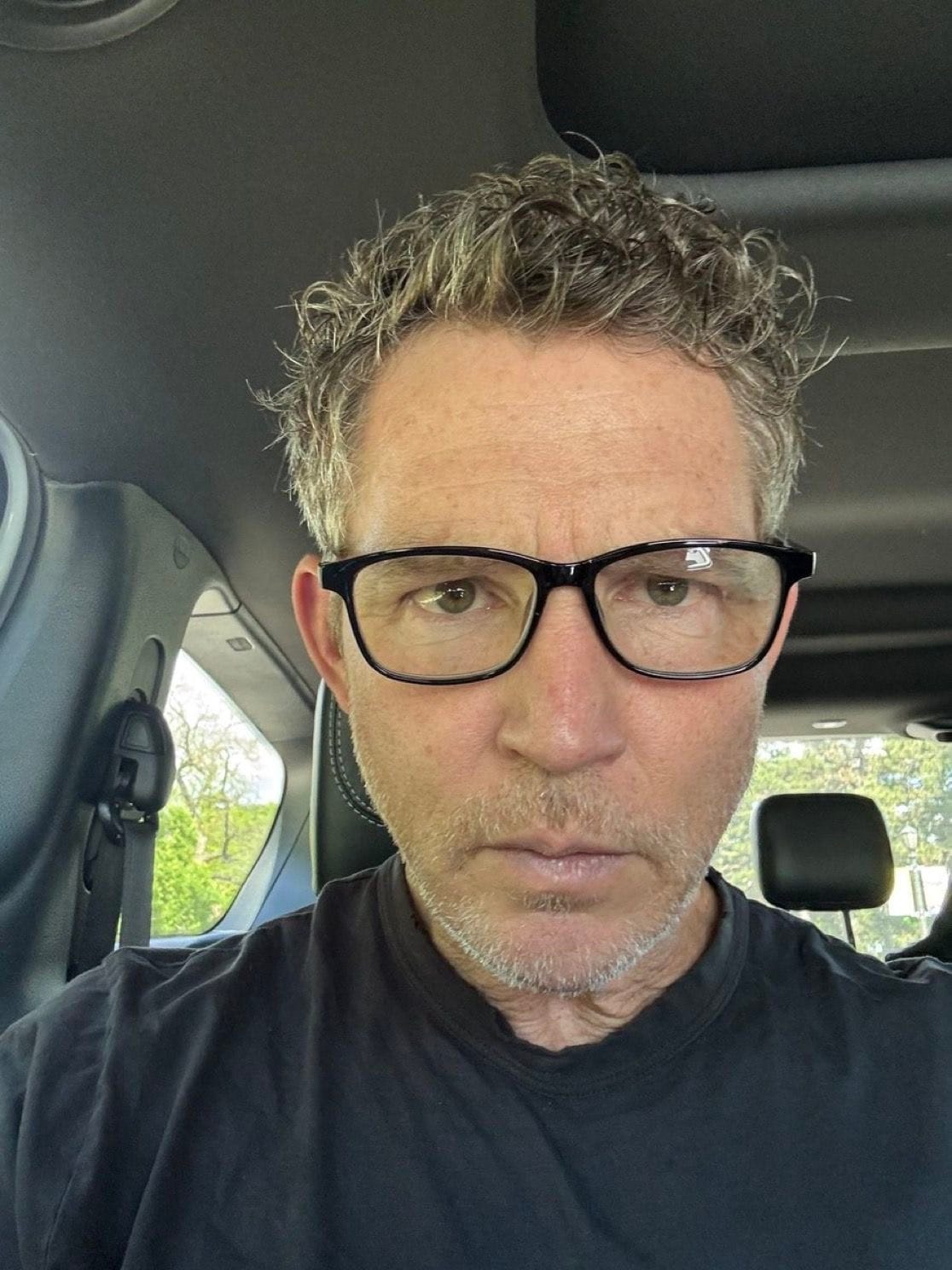 making this image of shawn hatosy your wallpaper