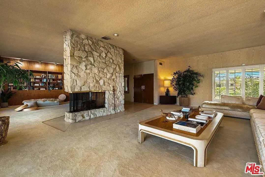 9115 Leander Pl, Beverly Hills