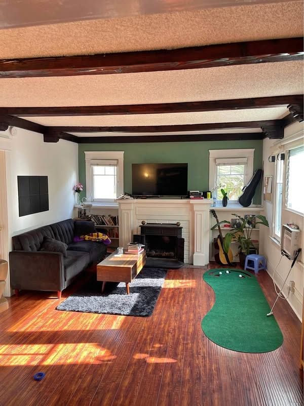 2 Beds 1 Bath Townhouse