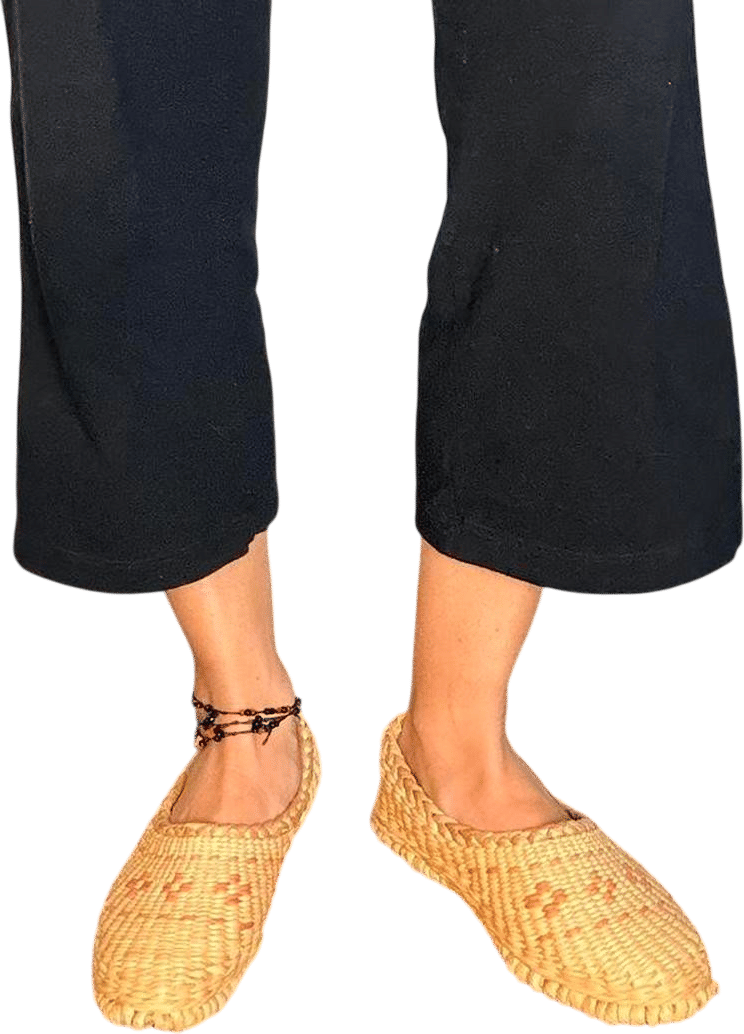 American Vintage Women's Black and Tan Slippers