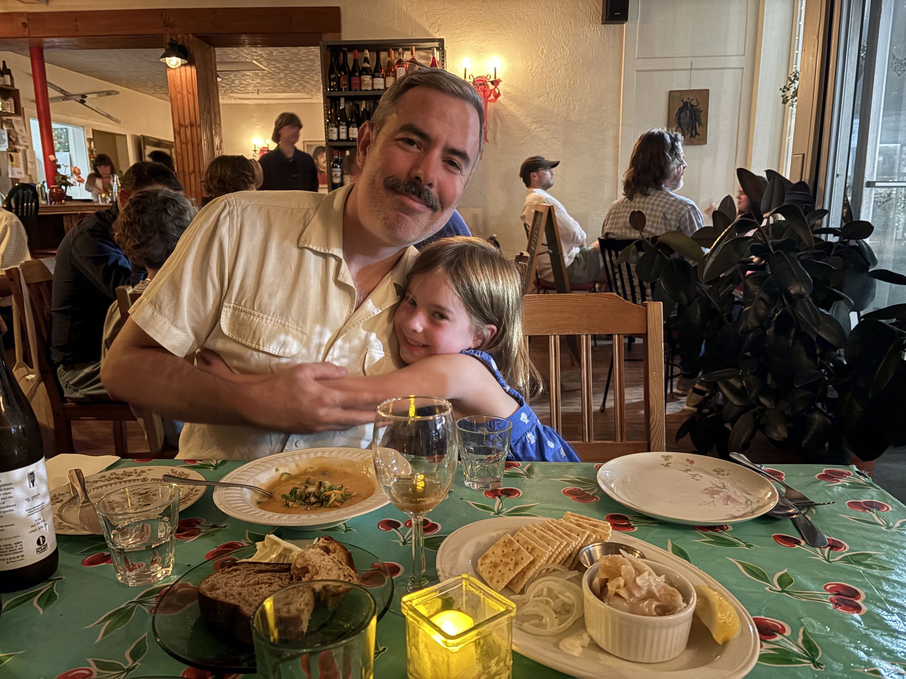 feed kids dinner before the restaurant on vacation