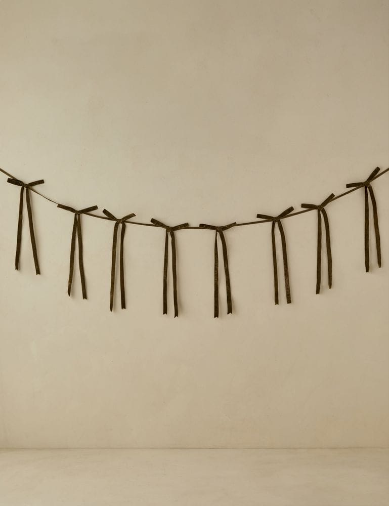 Danita Velvet Garland