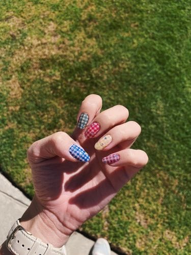 nail stamping: gingham