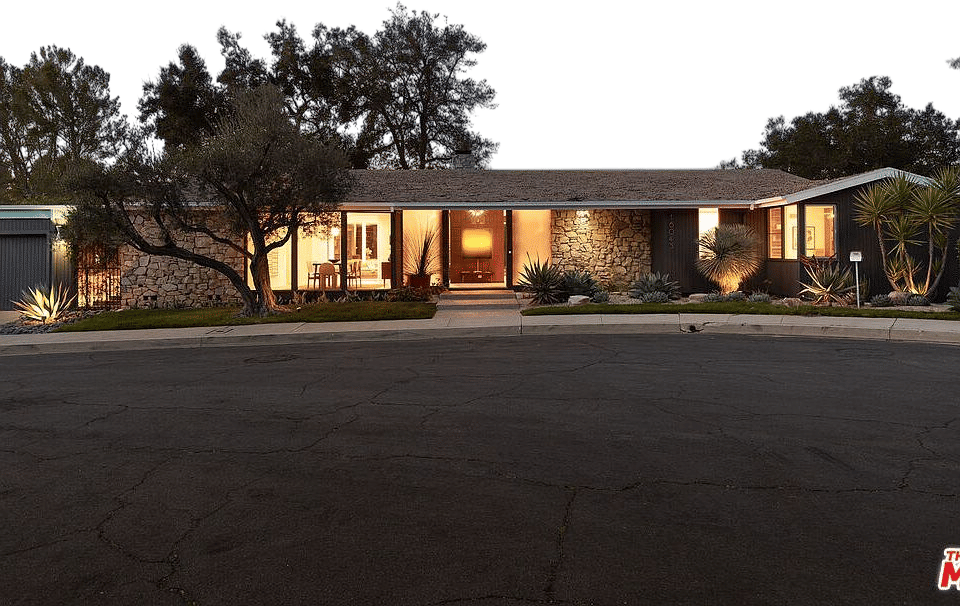 16045 Royal Mount Dr, Encino