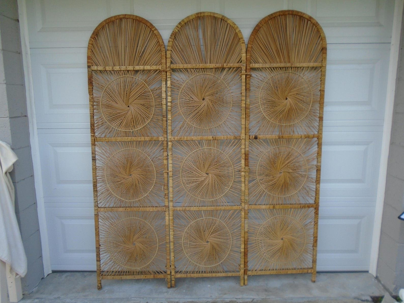 Vintage Sunburst Wicker Privacy Screen
