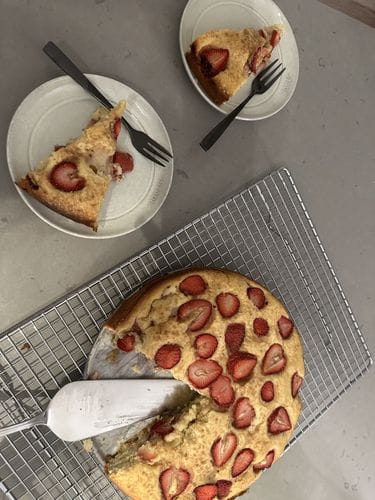 Strawberry donut cake