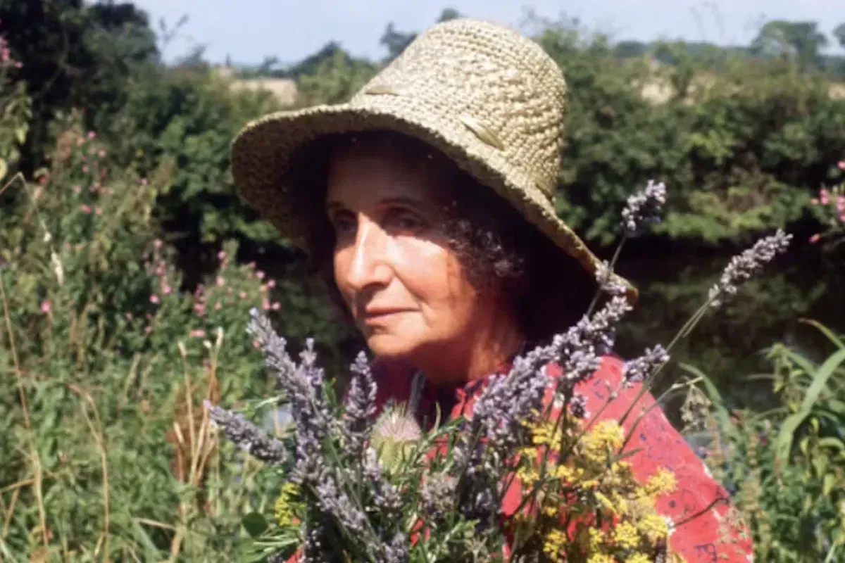 Juliette of the Herbs