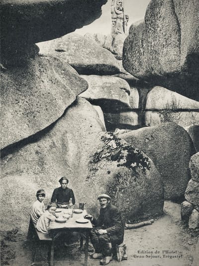 Family Lunch in Trégastel, Rocher du Père Éternel