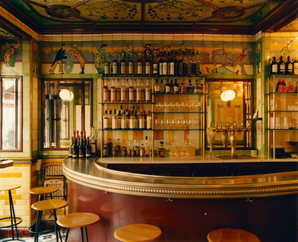 Clown bar in paris