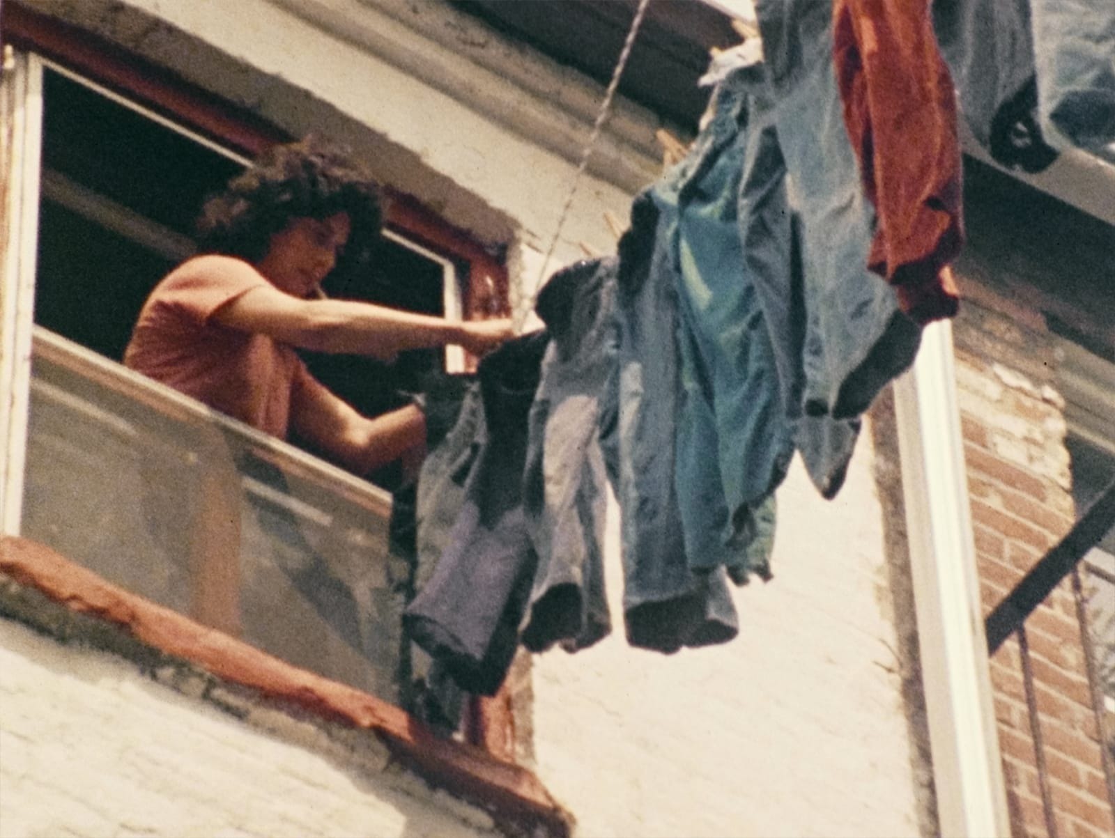 "Clotheslines" dir. by Roberta Cantow (1982)