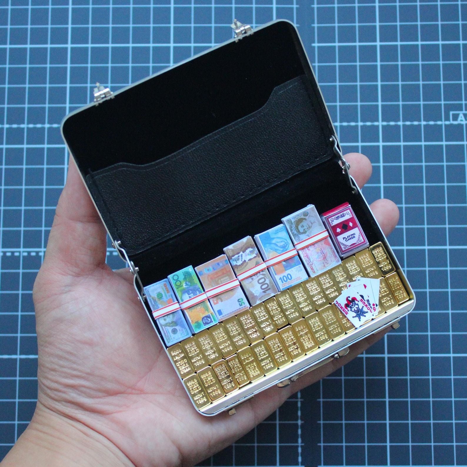 1/6 Scale Briefcase of Cash, Poker Cards, Gold Bars