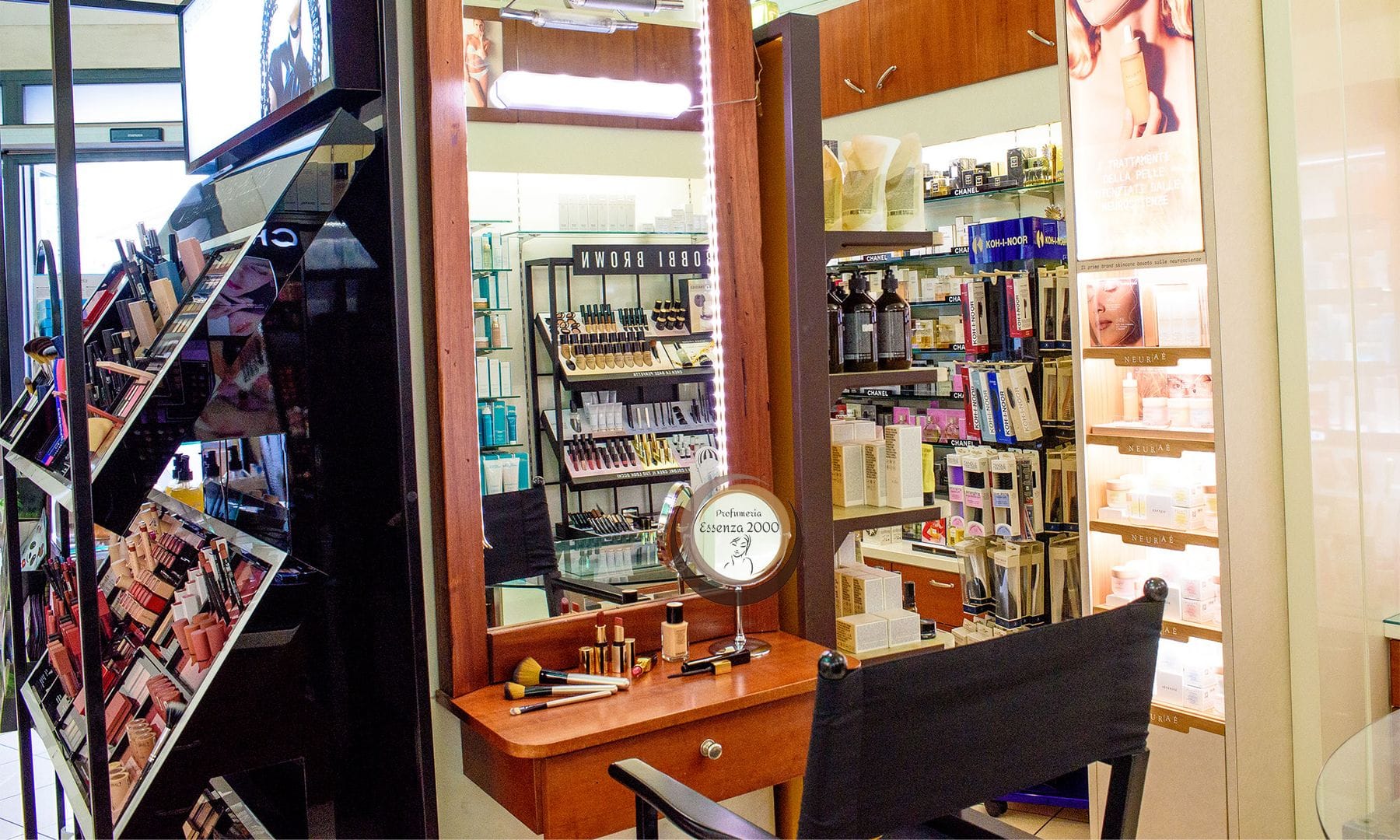 Essenza 2000 / any Roman neighborhood beauty shop