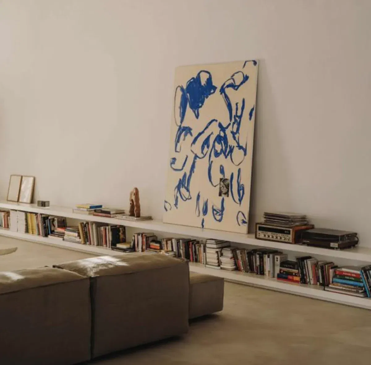 low bookshelf/ves