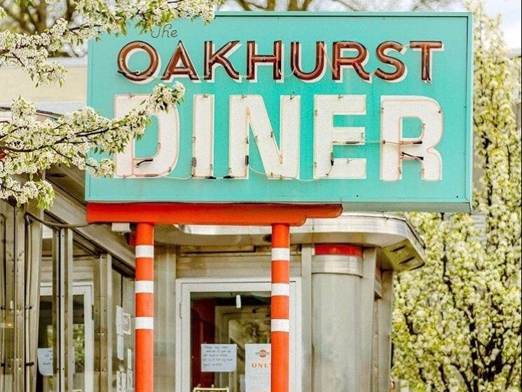 diner breakfast with good hot sauce