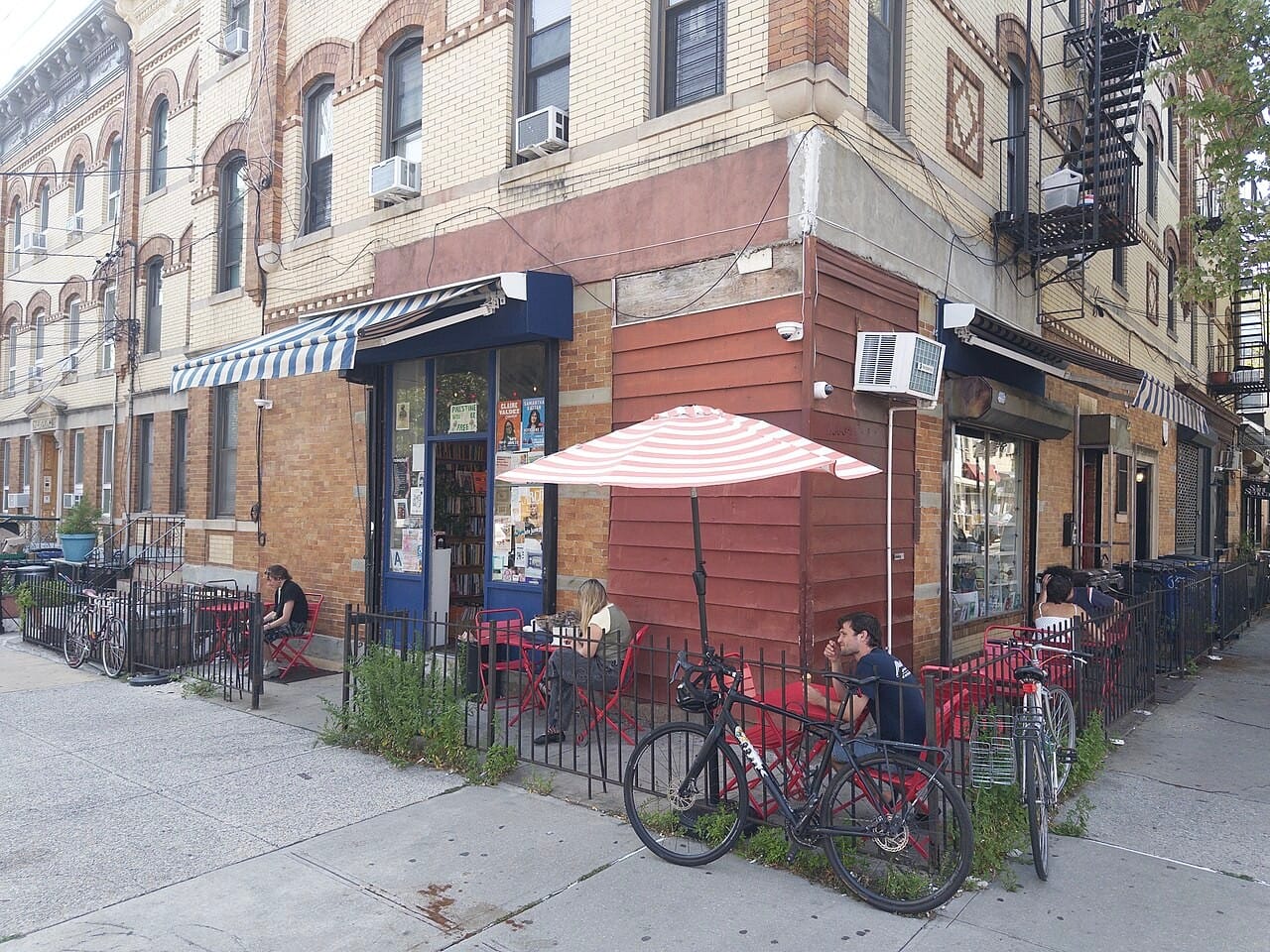Topos Bookstore Café