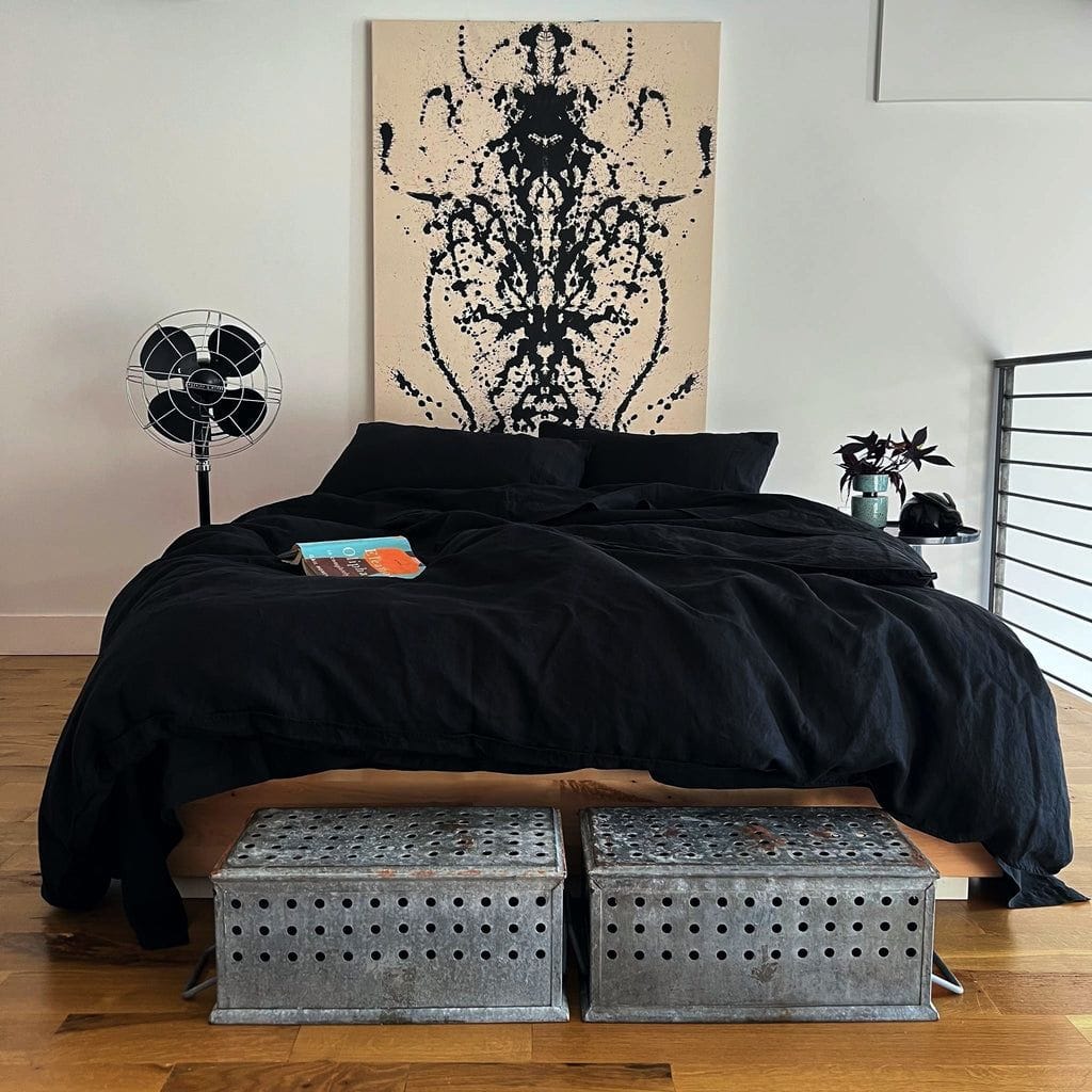 linoto black linen duvet