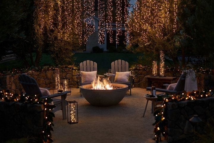The Last Evening of the Year When You Can Reasonably Drink Outside