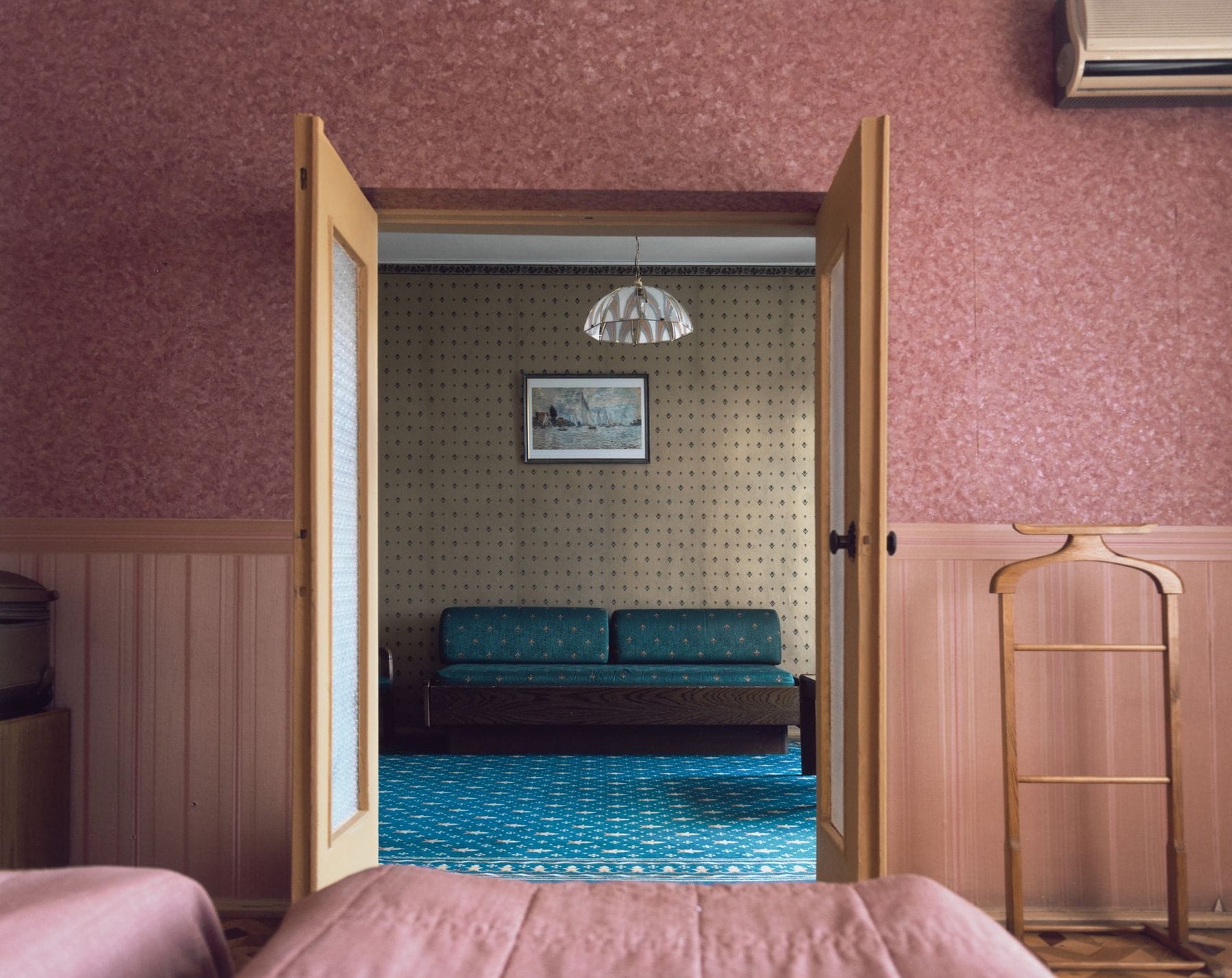 Stephen Shore: Room 509, Dnipro Hotel, Kiev (2012)