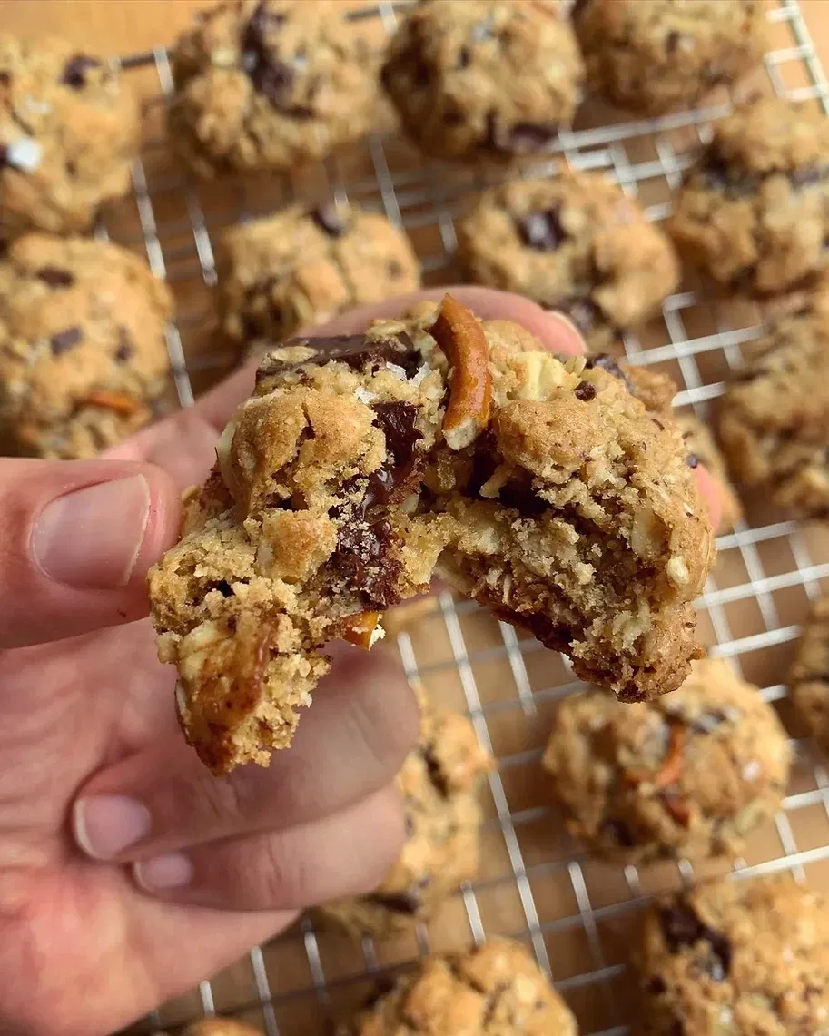 Oatmeal Cookie Hugs