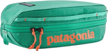 putting a pouch in your purse