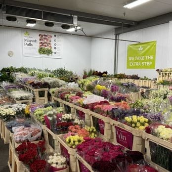 Flowers at Mayesh (DTLA)