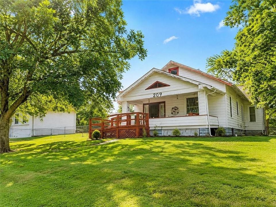 209 Maple St, Lathrop, MO