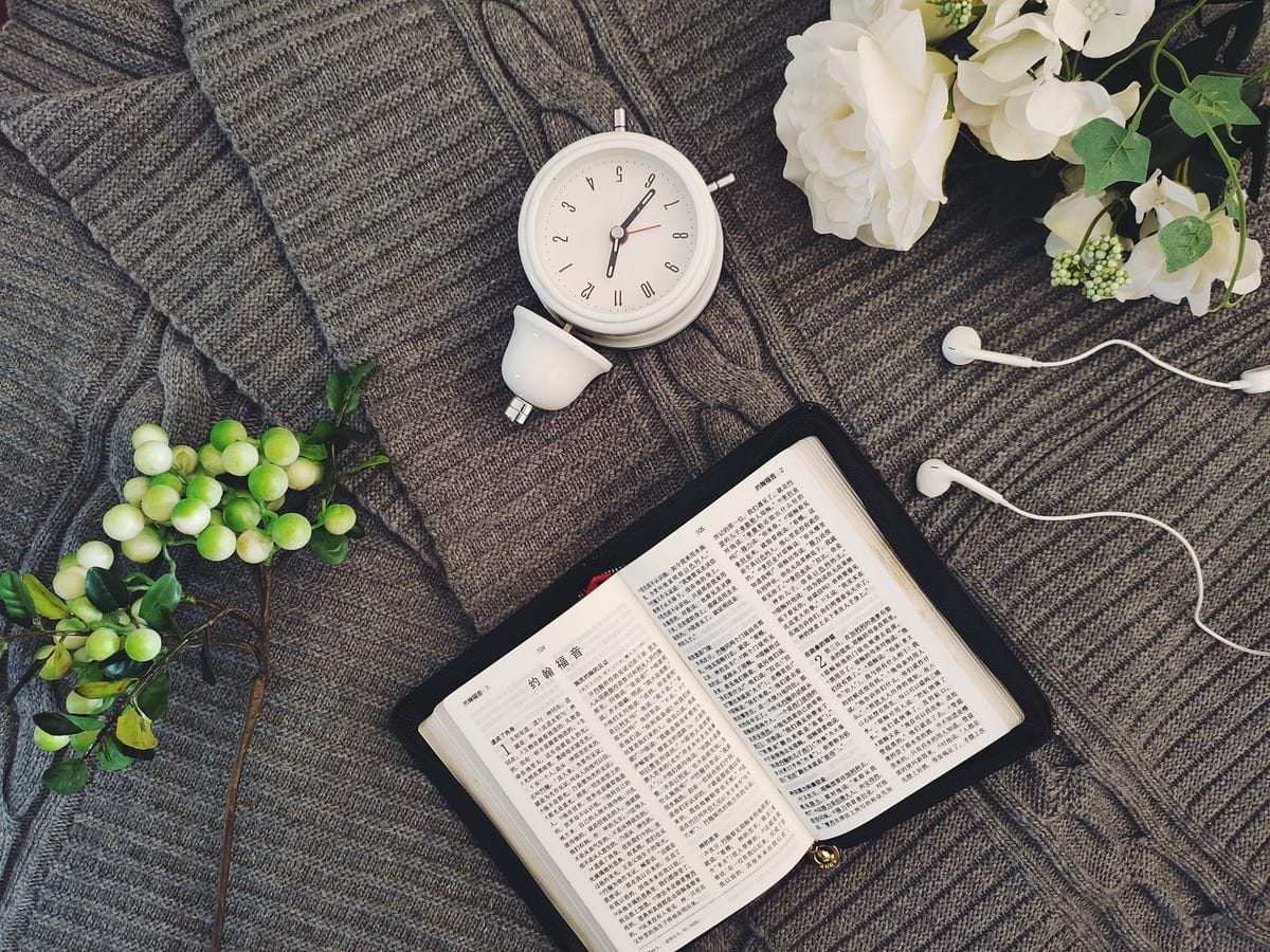 Reading a Book & Listening to the Audiobook at the Same Time