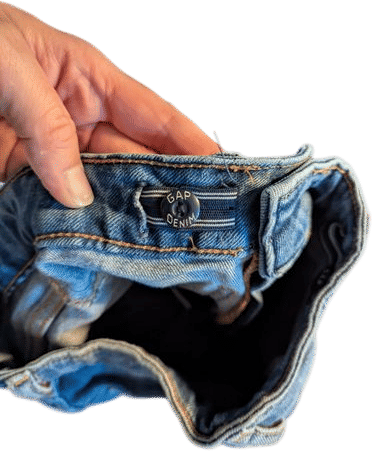 The buttons inside kids jeans