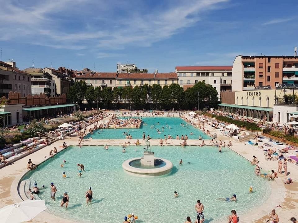 Bagni Misteriosi, Milan