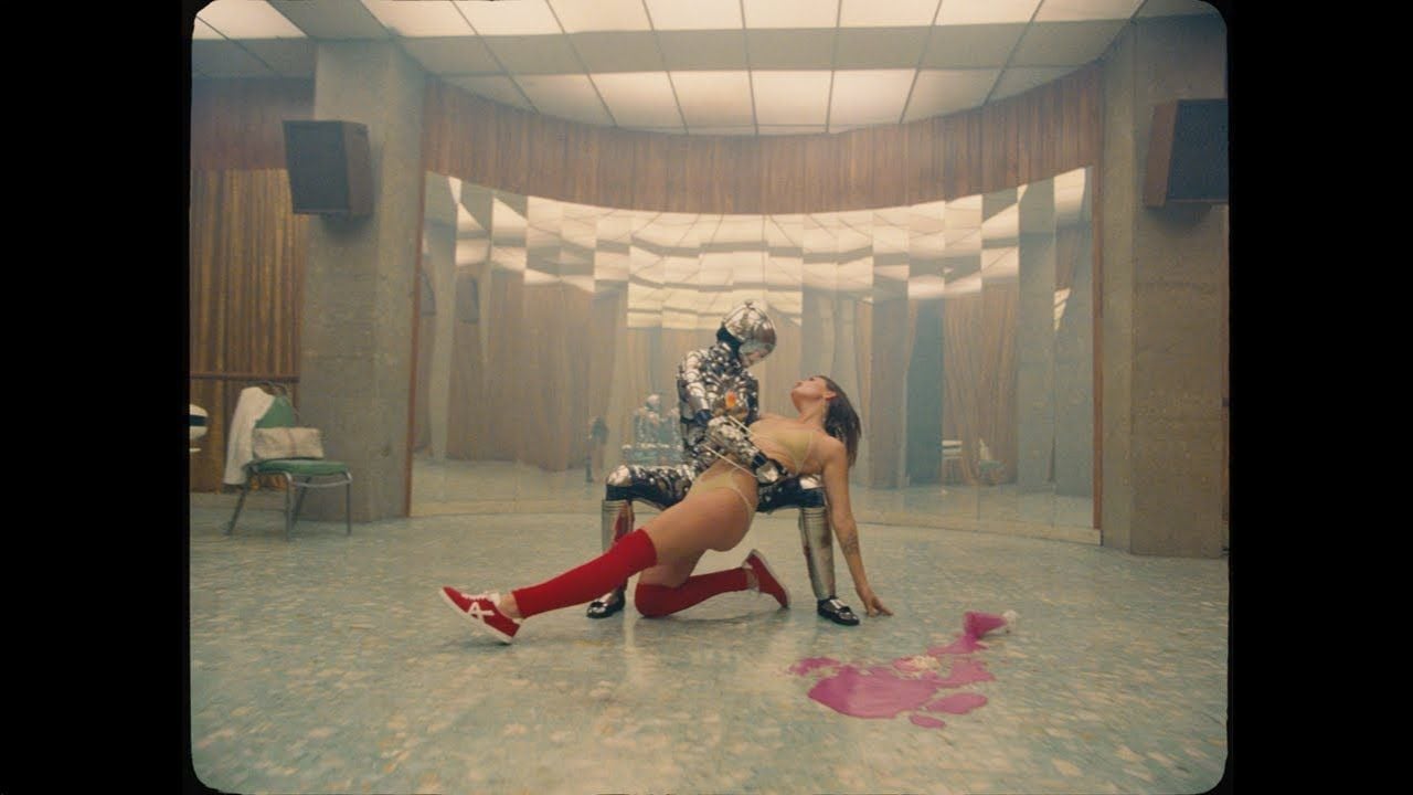 Tove Lo - No One Dies From Love