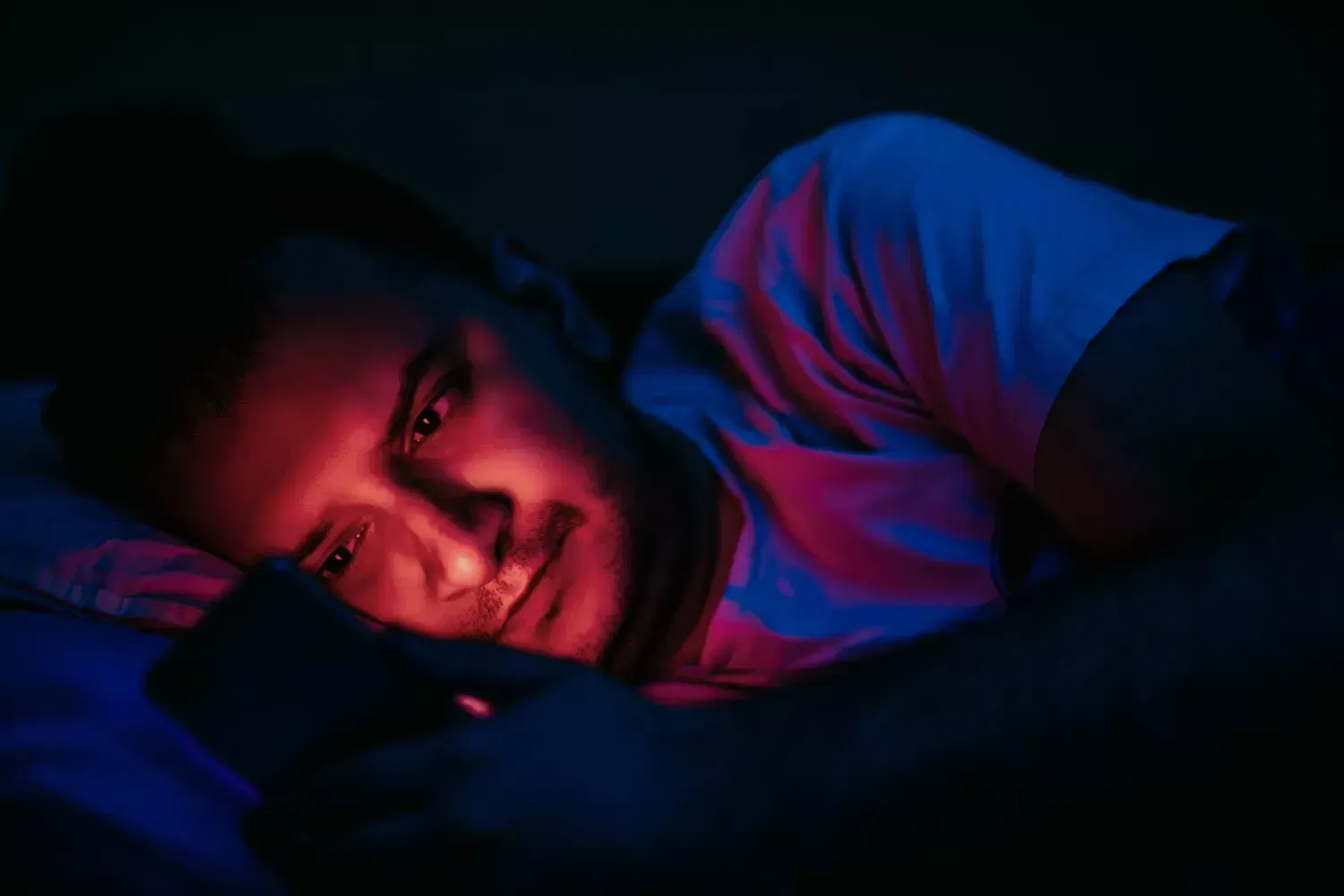 create a red light filter on your phone for nighttime scrolling