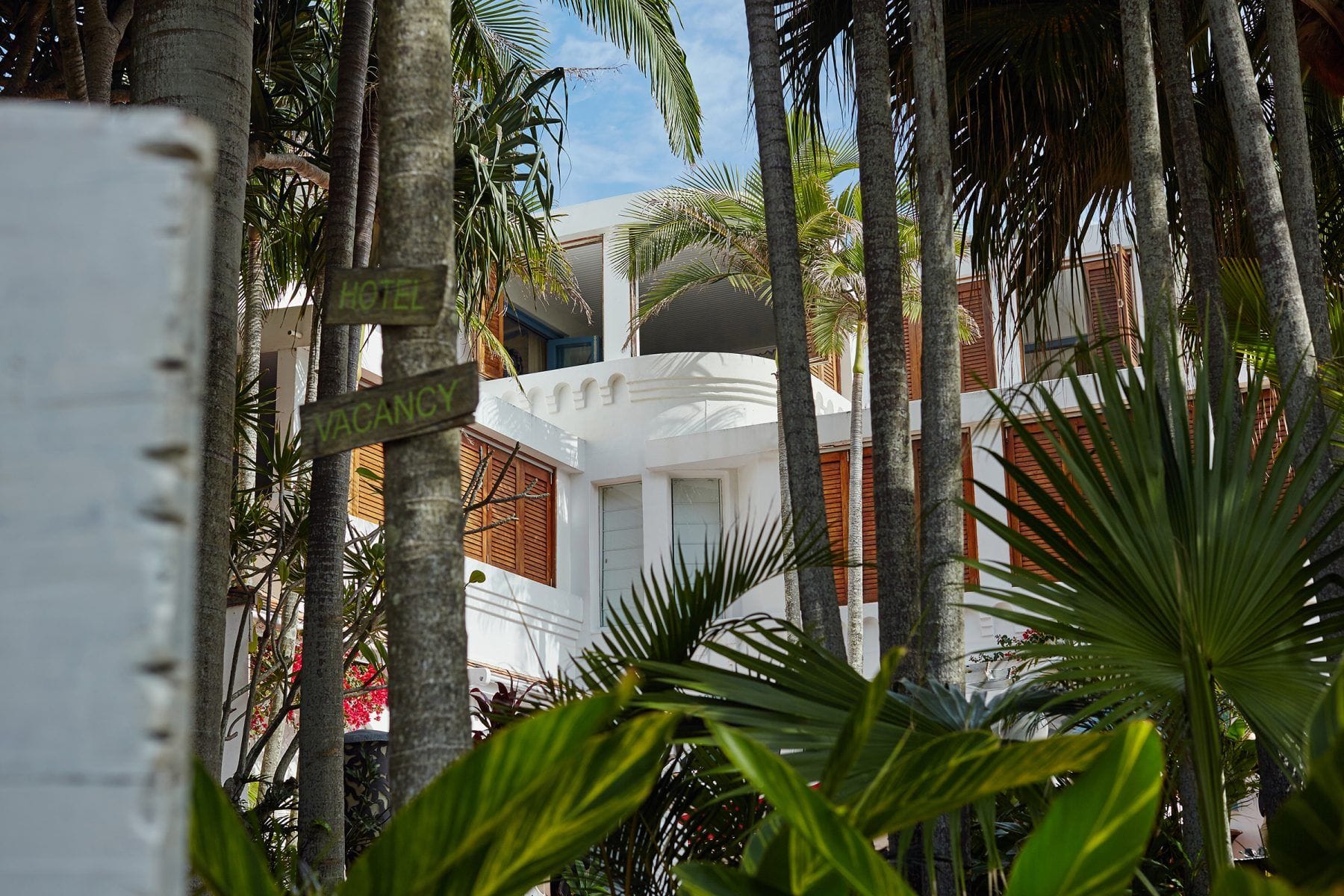 Where To Stay, Raes