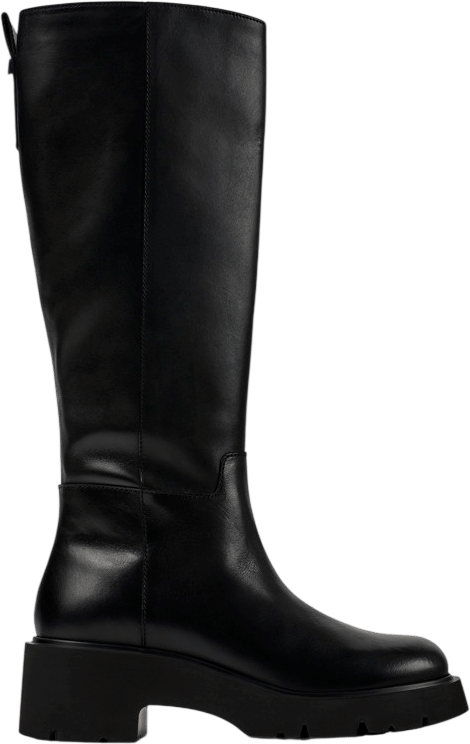 The perfect tall black boots