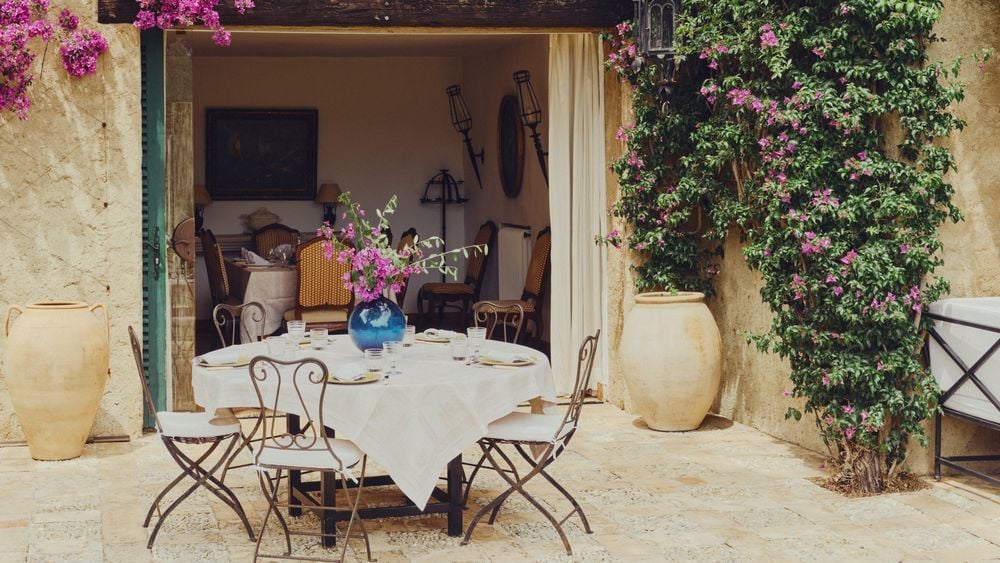 Jacqueline de Ribes' Provençal Estate (Article)