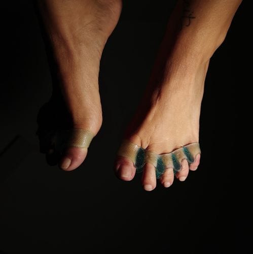 ⎡FEET⎦