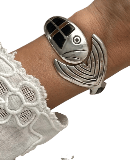Vintage Sterling Silver Fish Onyx and Tiger's Eye Inlay Hinged Cuff