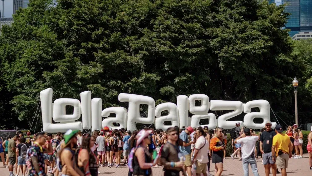 Watching charli xcx livestream Lolla