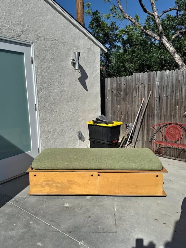 Daybed/Couch with storage